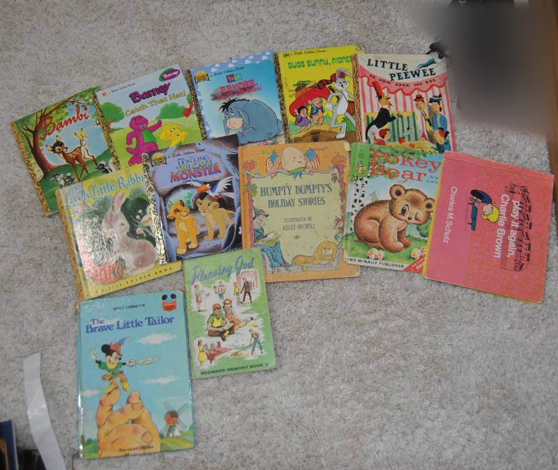 lot 3183 image: Lot of Childrens Little Golden Books