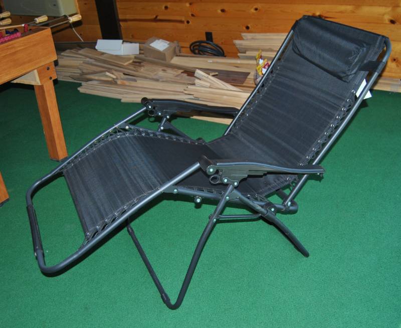 lot 3186 image: Very Nice Folding Lounge Chair