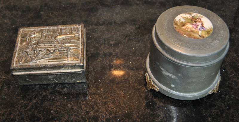 lot 3303 image: Vintage Trinket and Music Box - Neat Find