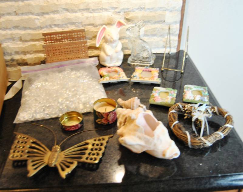 lot 3330 image: Lot of Misc. Home Decor - Brass Butterfly and Napkin Holder