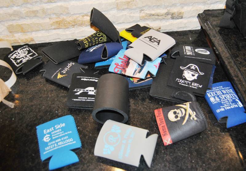 lot 3337 image: Lot of Assorted Koozies