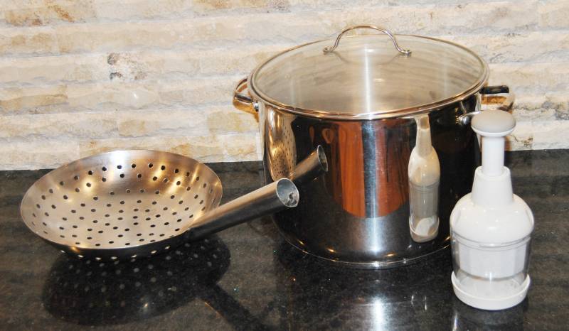 lot 3341 image: Lot of Kitchenware