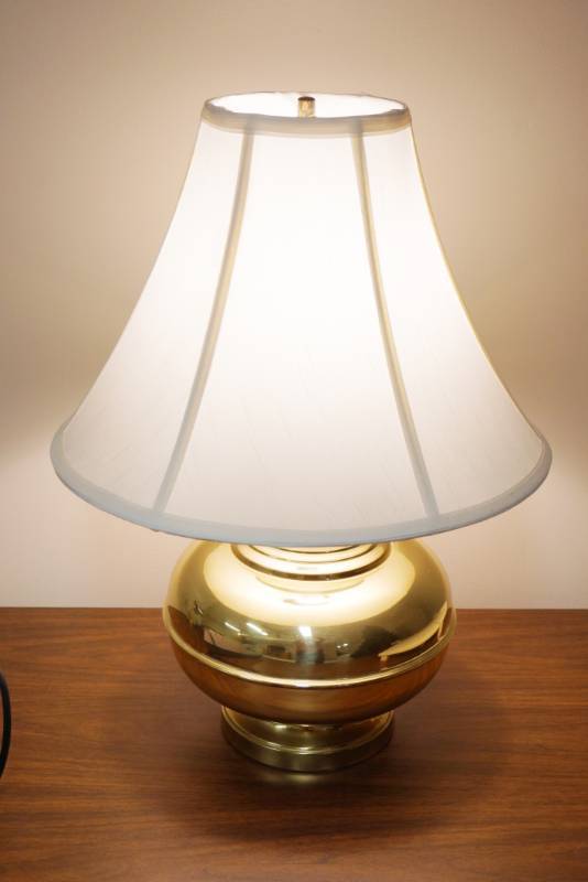 lot 3196 image: Beautiful Brass Lamp