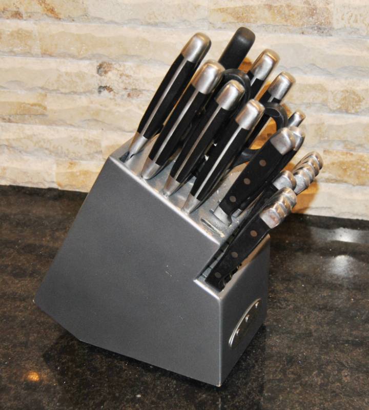 lot 3342 image: Cuisinart Knife Set