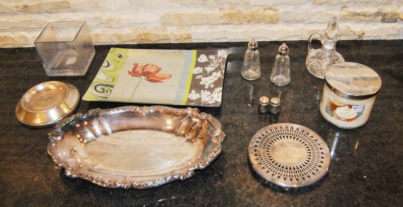 lot 3343 image: Lot of Home Decor - Candle Holders and More