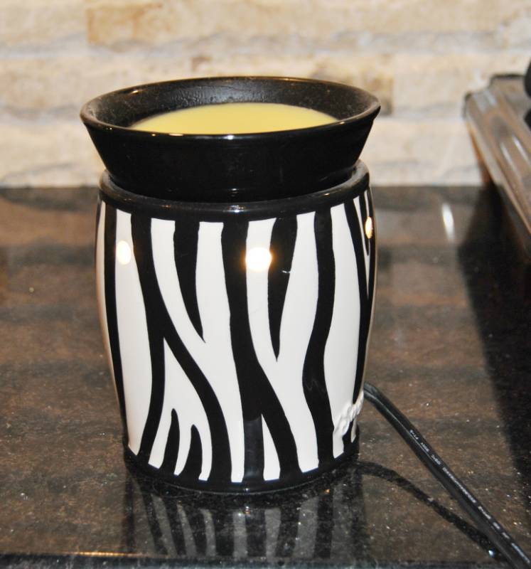 lot 3359 image: Scentsy Bar Warmer - works