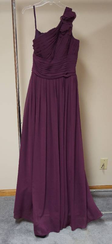 lot 3206 image: Beautiful Purple Evening Gown - Sz. Medium (we think)