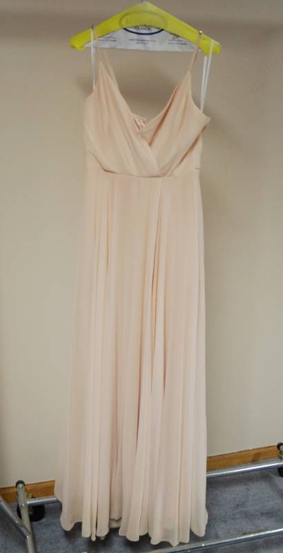 lot 3207 image: Beautiful Peach Colored Evening Gown - Size Medium