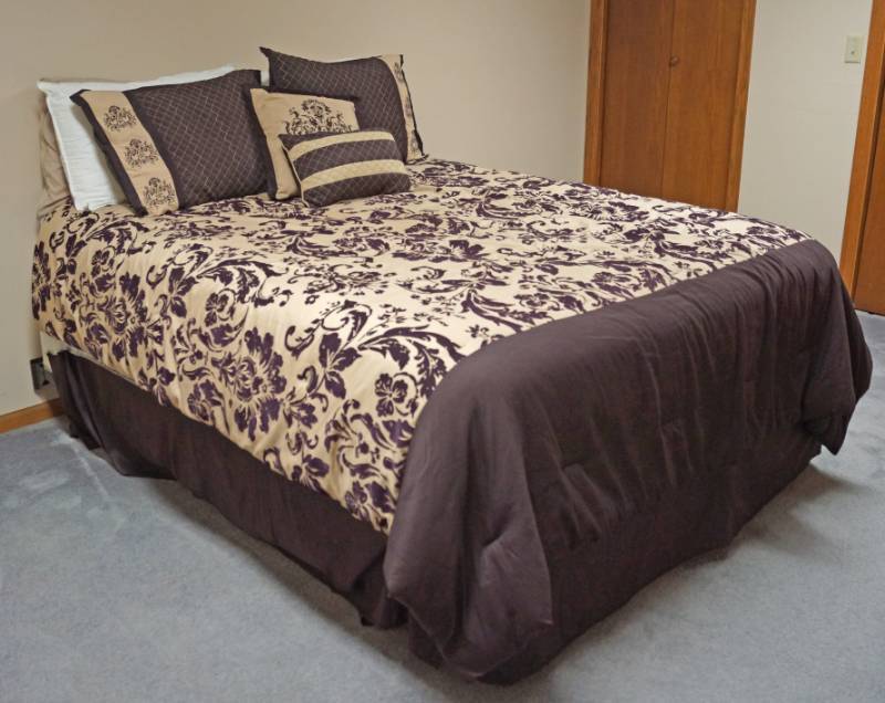lot 3209 image: Sealy Firm Pillowtop Mattress and Box Spring -  Queen Size - Frame and all Bedding Included