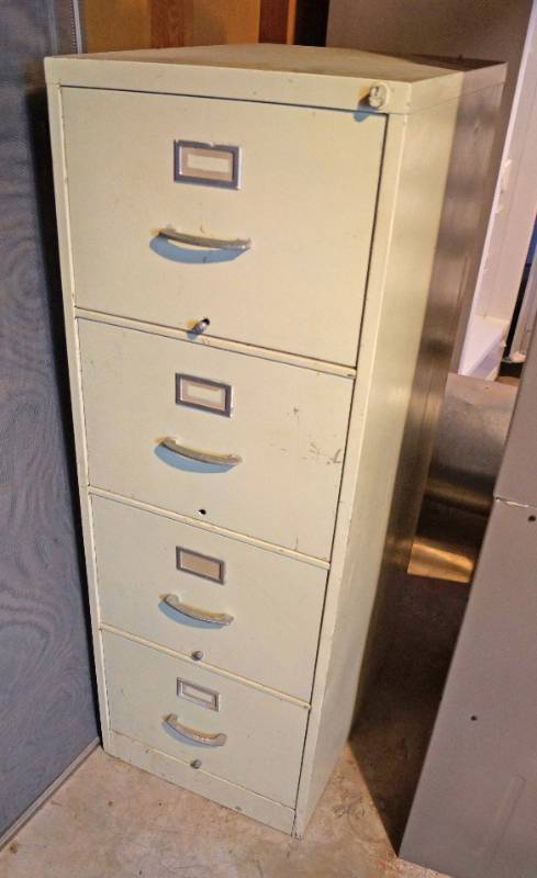 lot 3210 image: Metal 4 Drawer Filing Cabinet