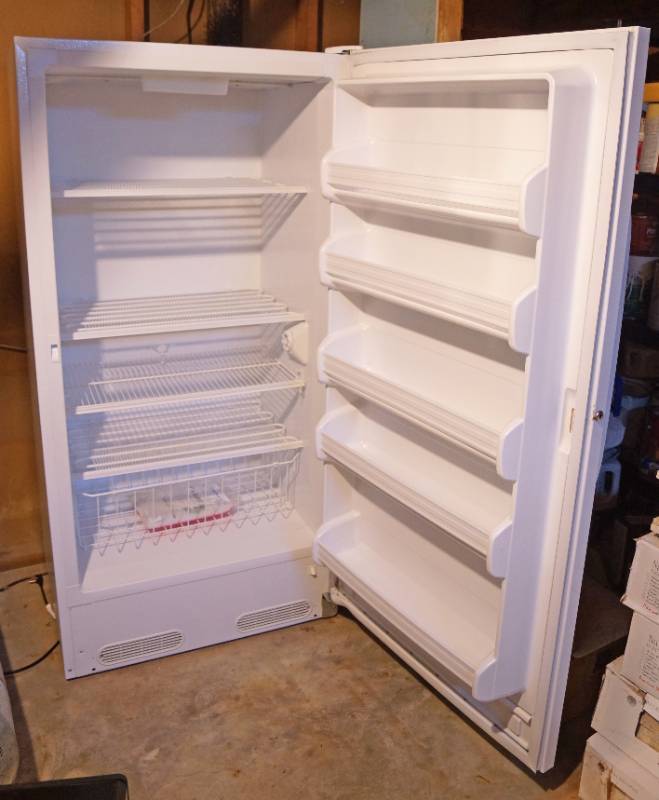 lot 3212 image: General Electric Free Standing Deep Freezer - Brand New