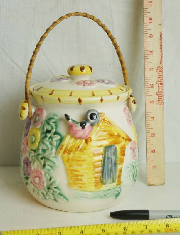 lot 3221 image: Very Cute Bird Cookie Jar