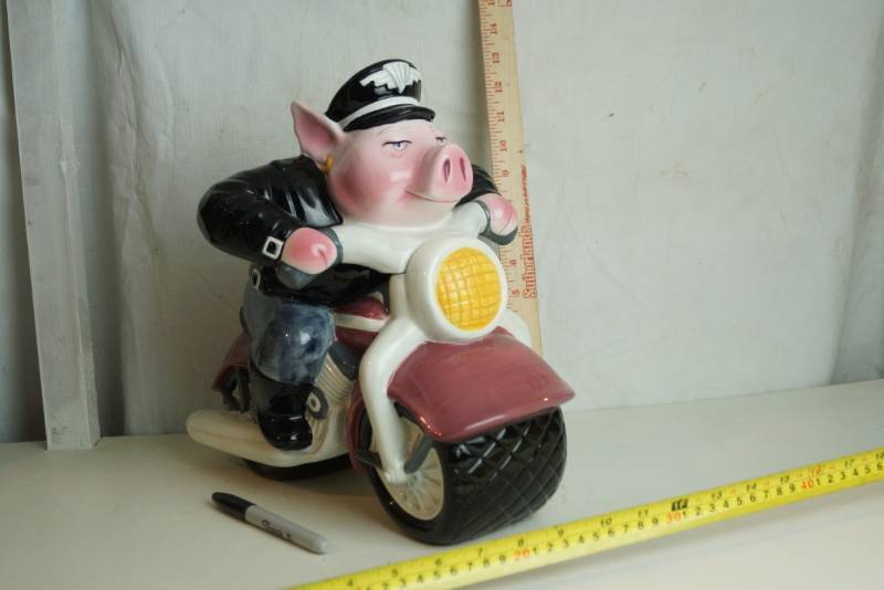 lot 3223 image: Cutest Ever Harley Davidson Cookie Jar Great Find