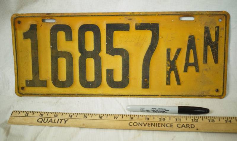lot 1392 image: Vintage Metal  License Plate - Believed to be from the year 1915 Very Cool
