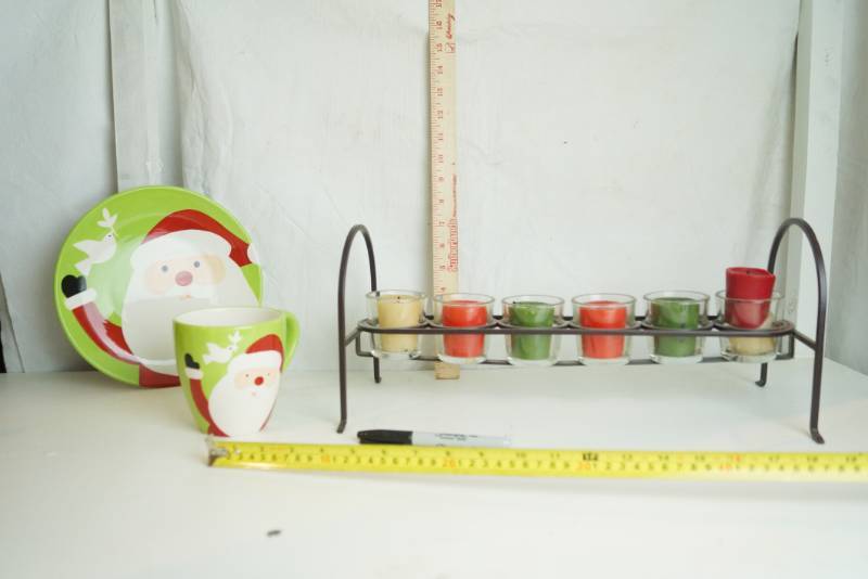 lot 3224 image: Lot of Christmas Decor
