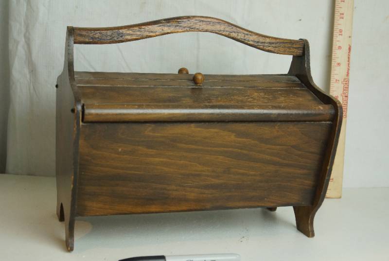 lot 3227 image: Vintage Wooden Sewing Box wContents