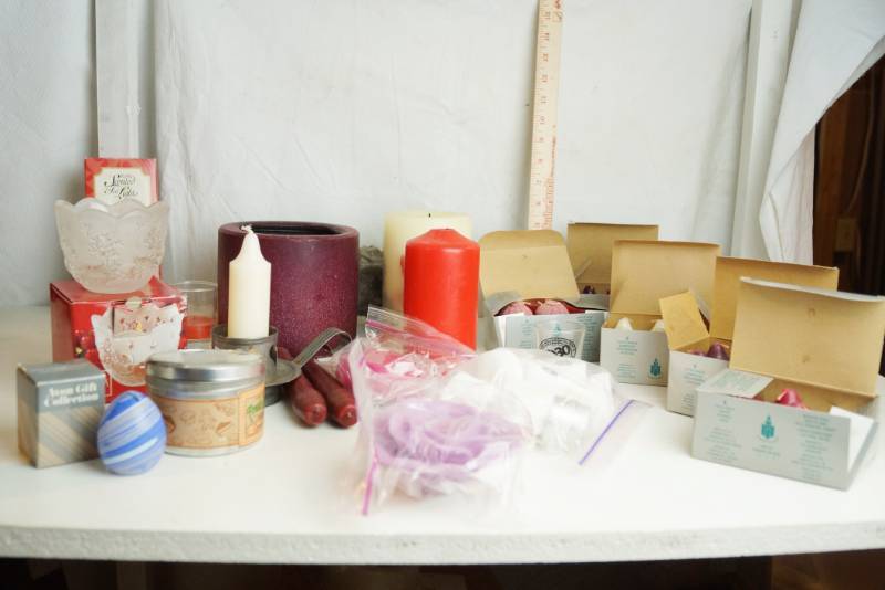 lot 3241 image: Lot of Wonderful Smelling Candles - Lots of PARTYLITE