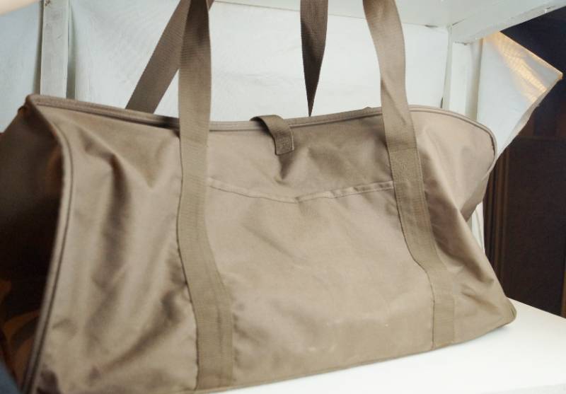 lot 3252 image: Thirty One Tote Bag - For large items Like new Probably never used