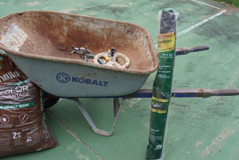 lot 3253 image: Wheel Barrow, Mulch, Potting soil, Weed Barrier and Sprinklers (wheeled barrel) - Get ready for fall