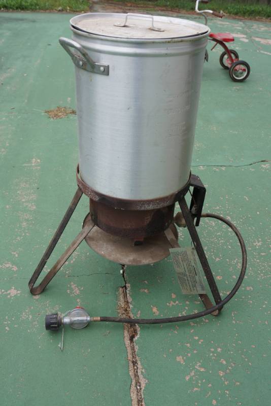lot 3254 image: Brinkman Turkey Fryer- Get ready for Thanksgiving