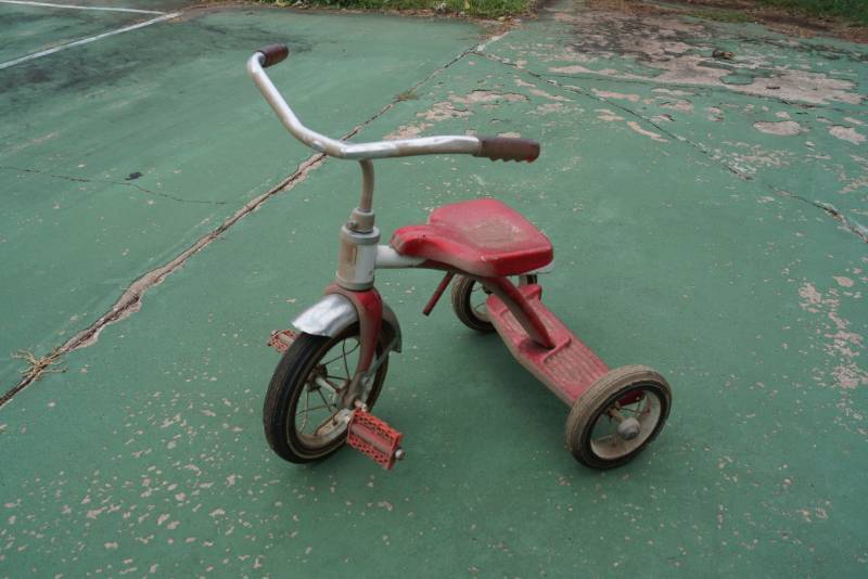 lot 3255 image: Childs Tricycle