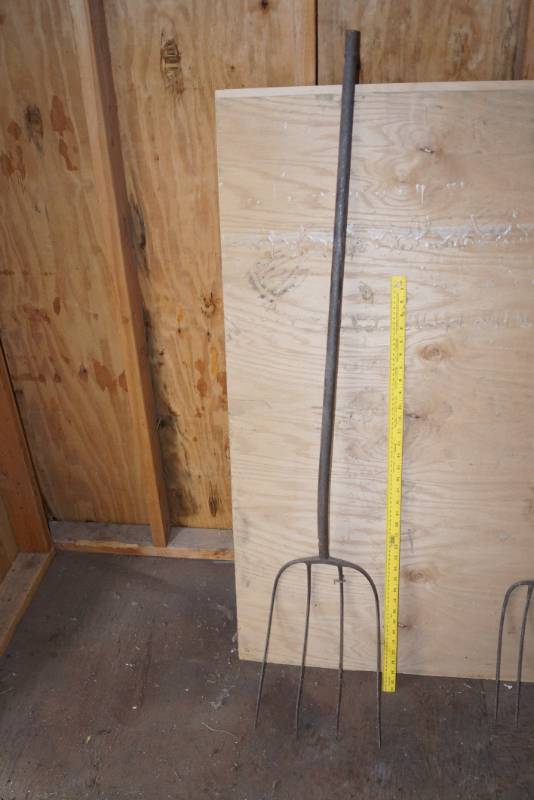 lot 3263 image: Four Tine Pitchfork - Pitch Fork - Could be vintage