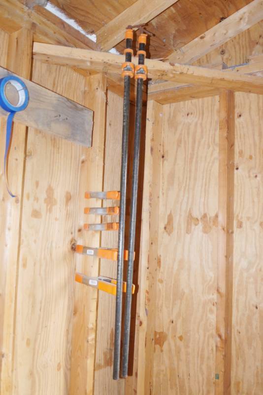 lot 3266 image: Lot of 2 Pipe Braces and 5 heavy Duty Clamps