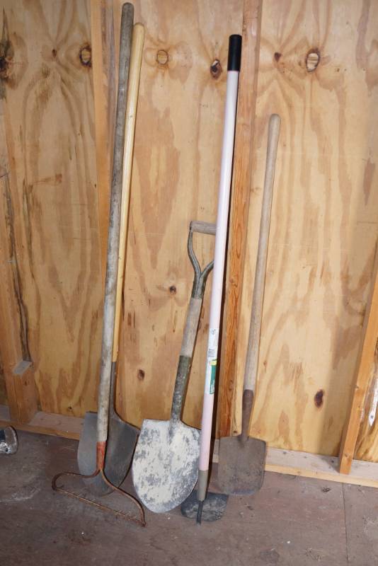 lot 3268 image: Lot of Misc. Yard Tools - shovel, hoe, rake and more