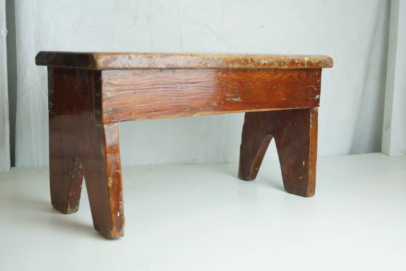 lot 3271 image: Vintage Wooden Step stool - so cute