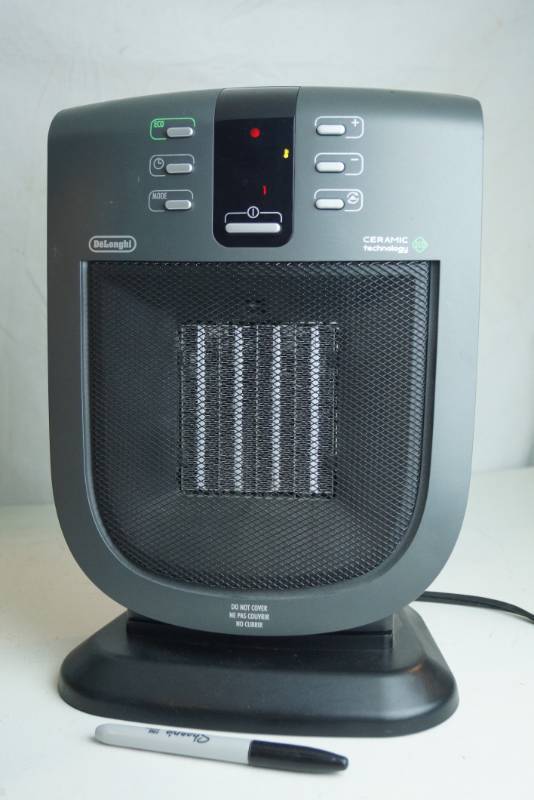 lot 3272 image: Ceramic Heater - Oscillates - Works Great Winter is coming