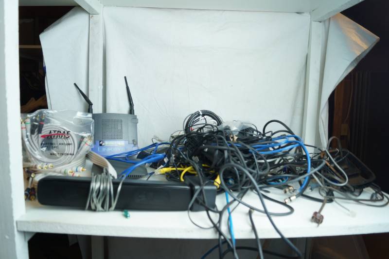 lot 3273 image: Lot of Misc. Cords and Accessories - RoutersInternet Stuff - all worked when uninstalled