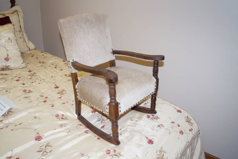 lot 3280 image: Vintage Childs Rocking Chair