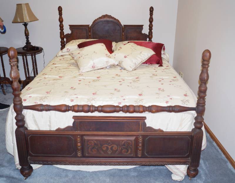 lot 3287 image: Stunning Vintage Complete FullQueen Bed - Comes with Everything Great Find Part of a beautiful Antique Set