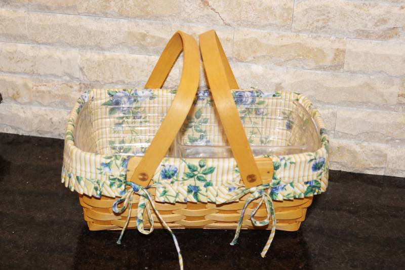 lot 3308 image: Beautiful Longaberger Basket - Big 12 wide wcloth liner
