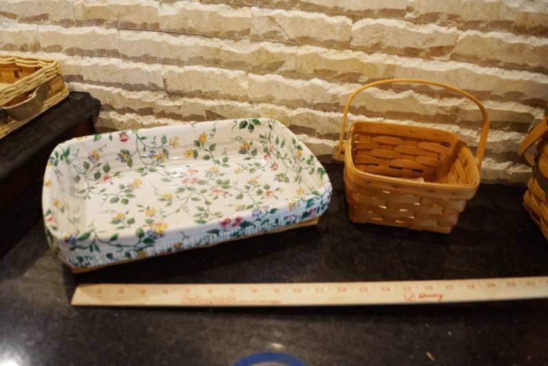 lot 3314 image: Lot of 2 Longaberger Baskets - Large and Small - Large has a fabric and plastic liner