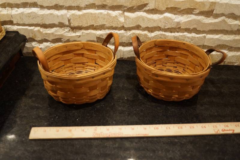 lot 3318 image: Lot of 2 Cute Circle Longaberger Baskets - very handy