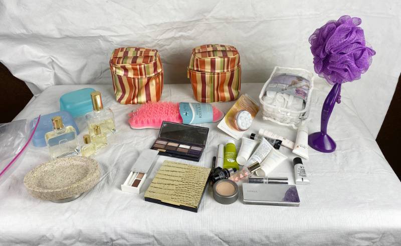 lot 3368 image: Lot of Misc. Beauty Products