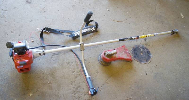 lot 4063 image: Weed-Eater - RedMax M# GZ30N - interchangeable heads and strap included