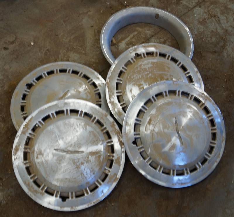 lot 4070 image: Set of 4 Vintage THUNDERBIRD Hub CAPS - HTF
