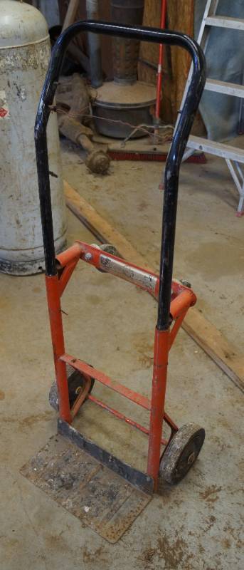 lot 4072 image: Hand Truck - Dolly - Converts to rolling cart