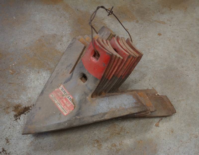lot 4073 image: Set of EMPIRE Plow Points - Heat Treated -WOW