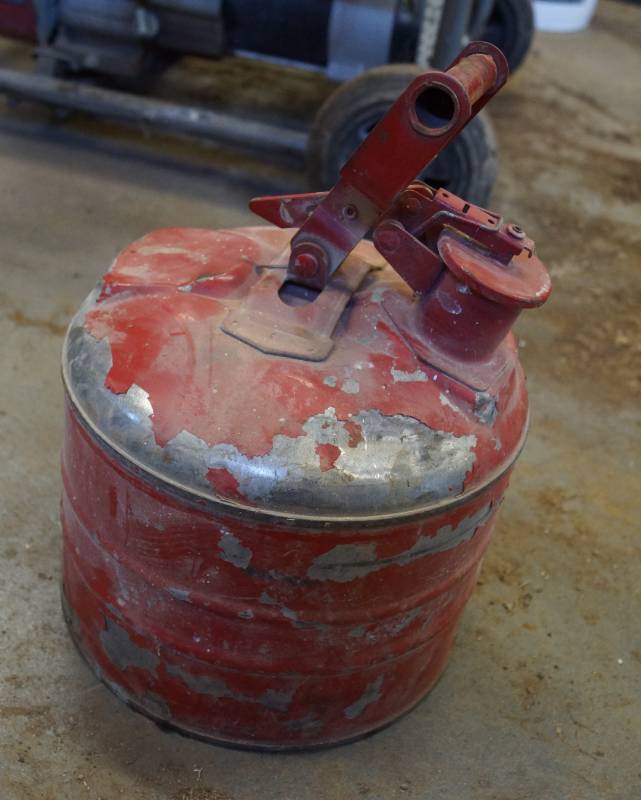 lot 4075 image: Heavy Duty Red Gas Can