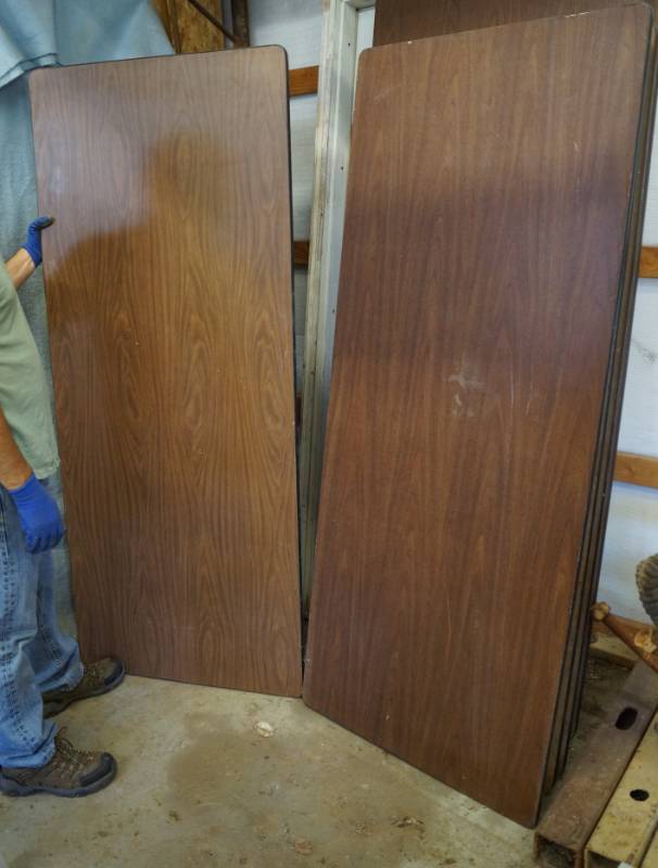 lot 4078 image: Lot of 2 - 6 Foot Folding Tables
