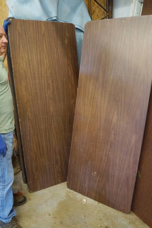 lot 4079 image: Lot of 2 - 6 Foot Folding Tables