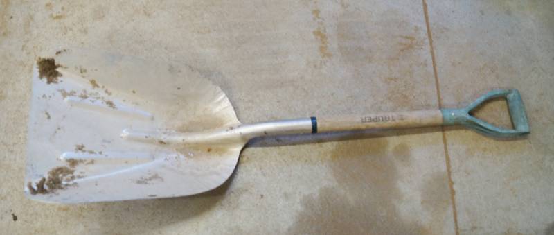 lot 4081 image: Large Utility Shovel - Truper - Aluminum