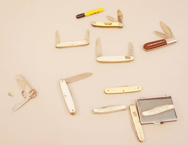 lot 4086 image: Lot of Vintage ADVERTISING Pocket Knives -Some really unique ones here