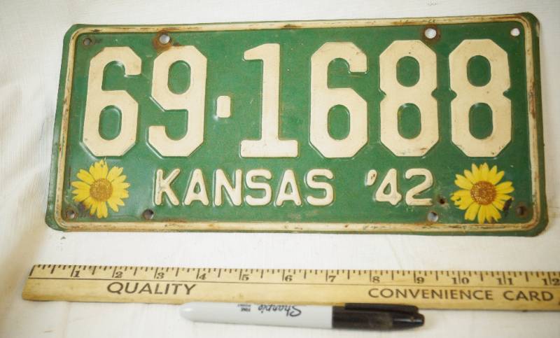 lot 1419 image: Vintage 1942 Kansas Automobile License Plate - Wow