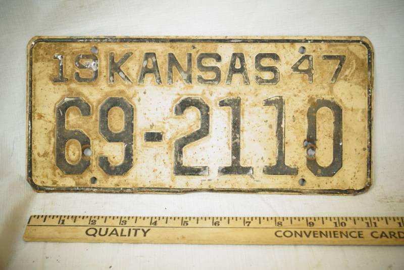 lot 1421 image: Vintage 1947 Kansas Automobile License Plate - Wow