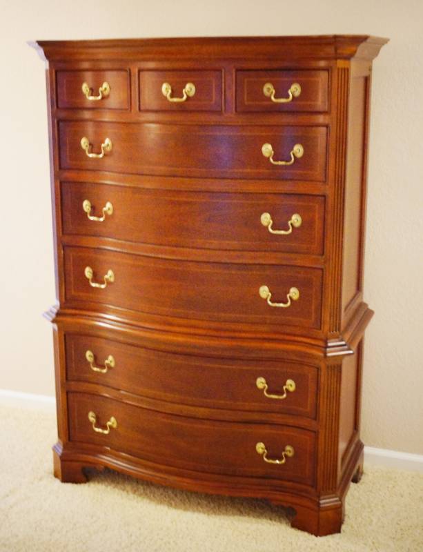 lot 1423 image: Gorgeous Chest of Drawers - American Drew - Part of Master Bedroom Suite Set