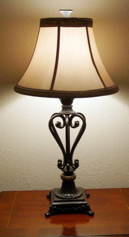 lot 1427 image: Pair of very nice table lamps (match the master bedroom suite)